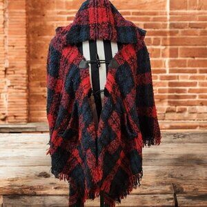 Wonderfully soft and cozy hooded Rauna with fringed hemline - One Size